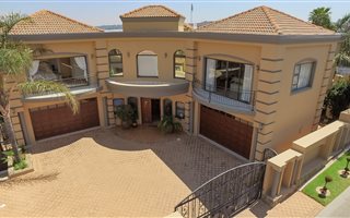 5 Bedroom House in Bassonia