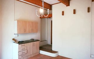 Bachelor apartment in Lombardy East