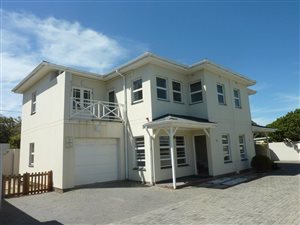 3 Bed Townhouse in Gonubie