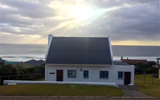 4 Bedroom House in Boggomsbaai