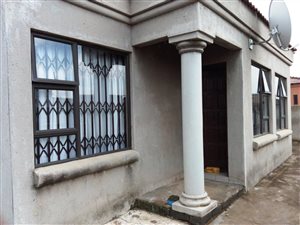 2 Bed House in Duduza