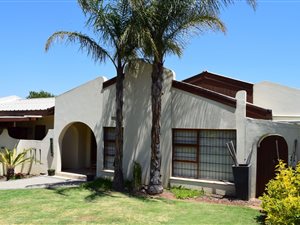 4 Bed House in Van Riebeeck Park