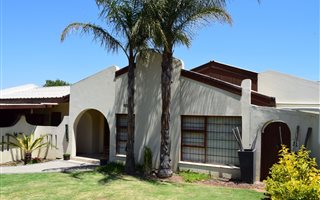 4 Bedroom House in Van Riebeeck Park