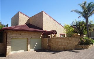 3 Bedroom Townhouse in Kiepersol