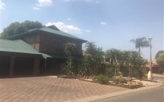 4 Bedroom House in Glen Marais