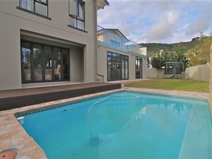 5 Bed House in Baronetcy Estate