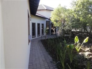 3 Bed House in Pebble Rock