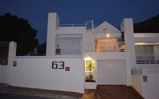 2 Bedroom Duplex in Gordons Bay Central