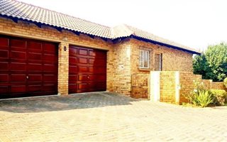 2 Bedroom Townhouse in Ruimsig