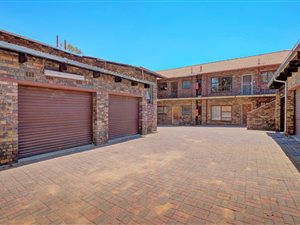 3 Bedroom Apartment in Roodepoort Central