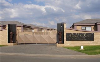 3 Bedroom Townhouse in Langenhoven Park