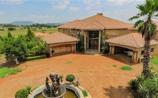 6 Bedroom House in Blue Saddle Ranches