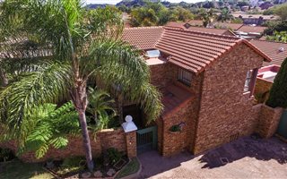 4 Bedroom Cluster in Faerie Glen