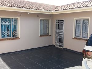 5 Bed House in Chatsworth Central