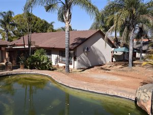 4 Bed House in Lynnwood Glen