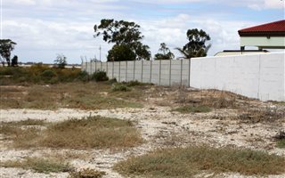 527 m² Land available in Port Owen