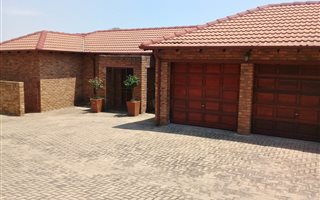 3 Bedroom Cluster in Ferndale