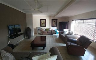 3 Bedroom House in LesMarais