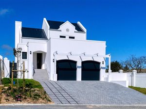 3 Bed House in Somerset West Central