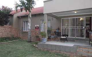 2 Bedroom Townhouse in Moreleta Park