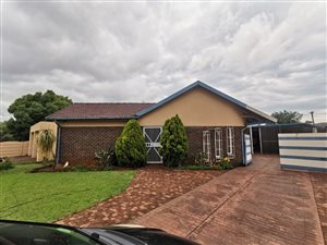 3 Bed House in Edelweiss