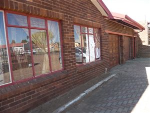 4 Bed House in Lennoxton