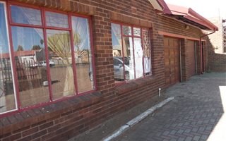 4 Bedroom House in Lennoxton