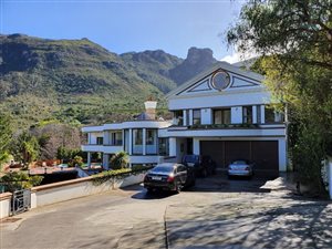 9 Bed House in Bishopscourt