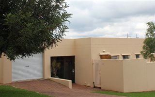 2 Bedroom Townhouse in Rietvalleirand