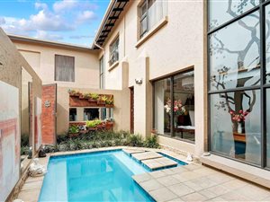 3 Bed Townhouse in Hyde Park