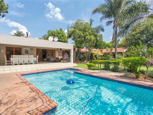 4 Bed House in River Club