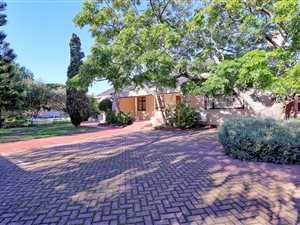 6 Bed House in Pinelands
