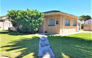 3 Bedroom House in Weybridge Park