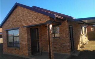 3 Bedroom House in Bloemfontein Farms