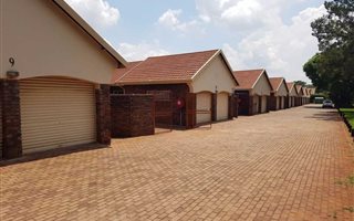 3 Bedroom Simplex in Birchleigh North