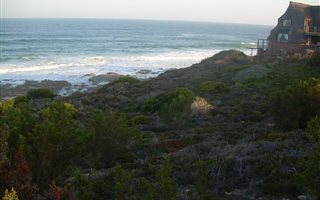 846 m² Land available in Still Bay West