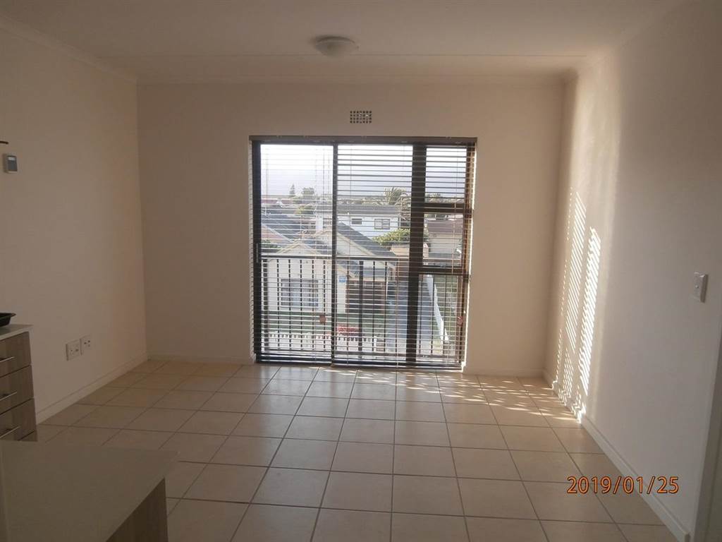 2 Bed Apartment in Grassy Park R 7000 For rent Western Cape