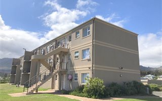 2 Bedroom Apartment in Sir Lowrys Pass