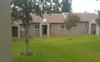 2 Bedroom Simplex in Greenstone Hill