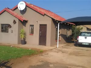 2 Bed House in Jouberton