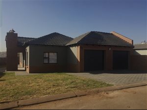3 Bed House in Clayville