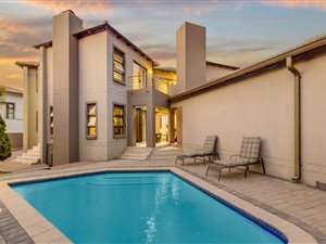 5 Bed House in Cedar Creek