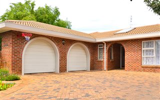 3 Bedroom House in Cherrywood Gardens