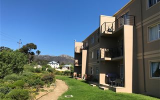 2 Bedroom Apartment in Sir Lowrys Pass