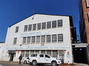 1800 m² Industrial space in City and Suburban