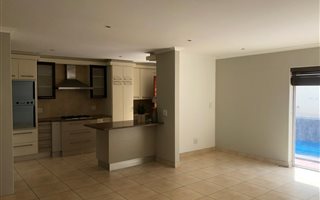 2 Bedroom Apartment in Bantry Bay