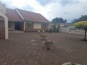 3 Bed House in Tileba