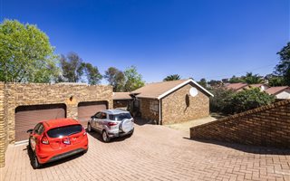 3 Bedroom House in Oakdene
