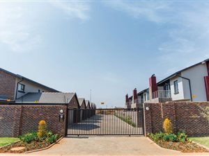 3 Bed Duplex in Doornpoort and surrounds