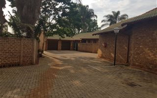 2 Bedroom Duplex in Clubview